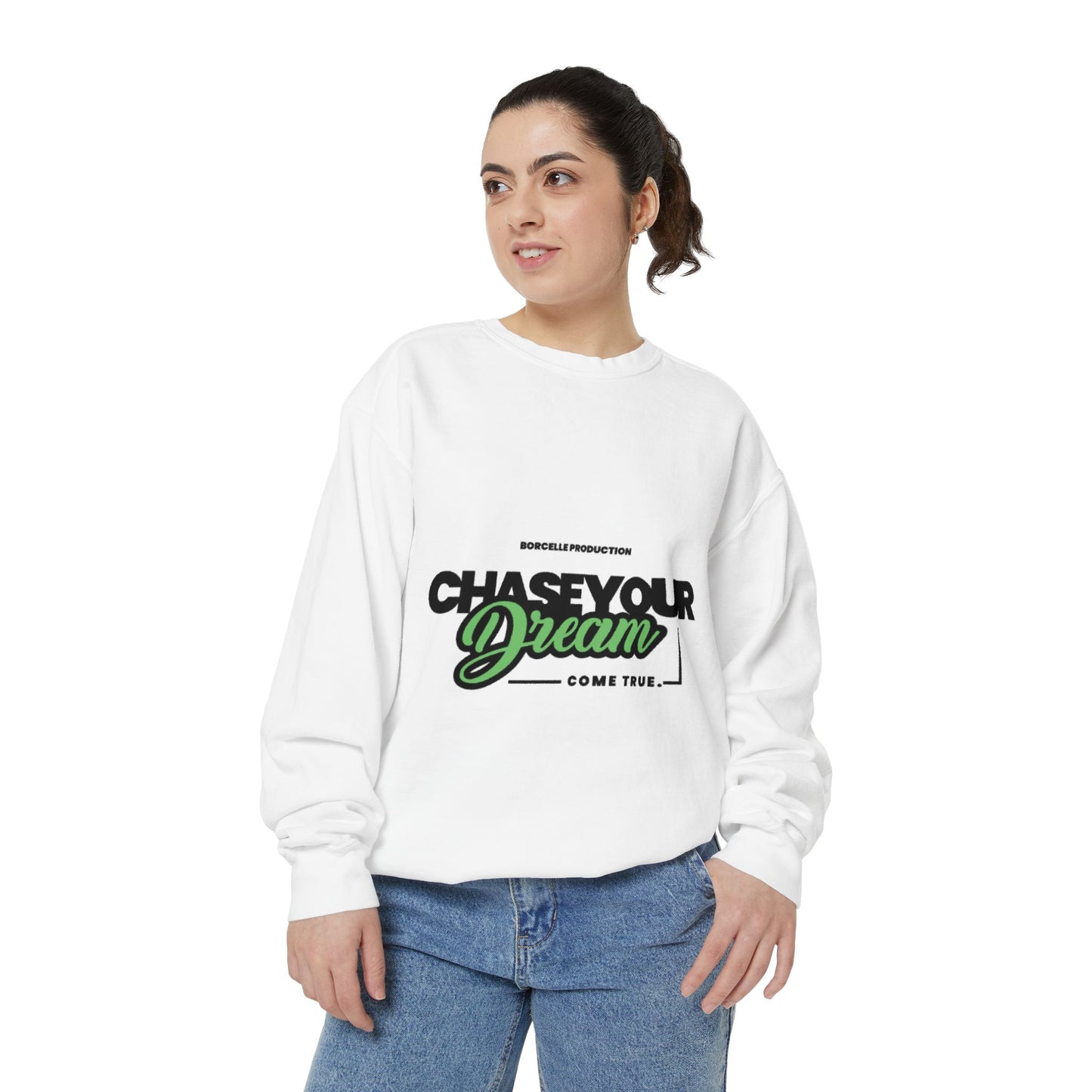 Chase Your Dreams Sweatshirt, Cozy Fashion, Inspirational Gift, Motivational Apparel, Perfect for Dreamers